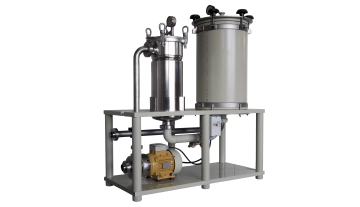 Customized filtration system from Hendor combining bag prefilter and horizontal disc main filter.