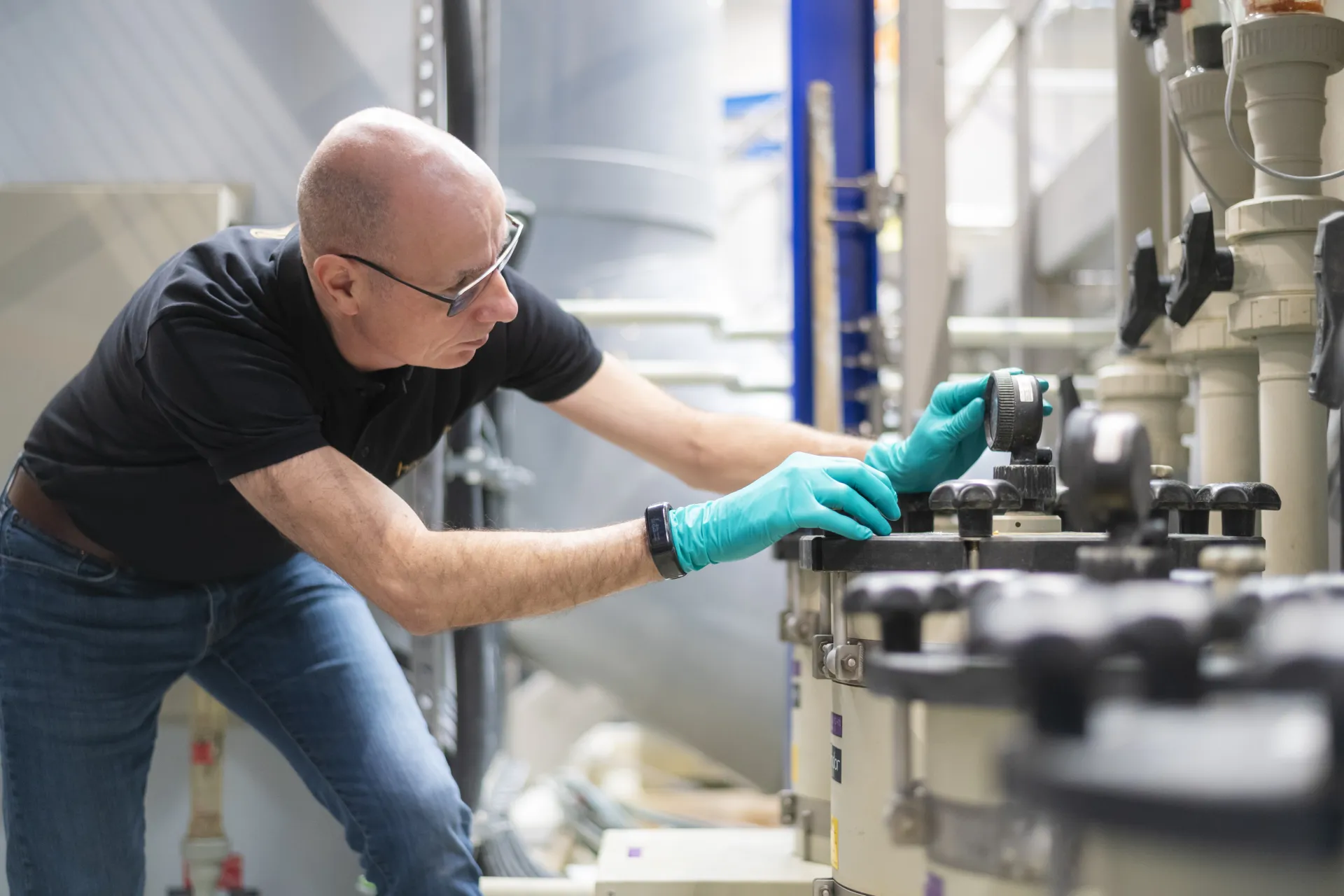 Smart filtration for chrome 3 electrolyte applications